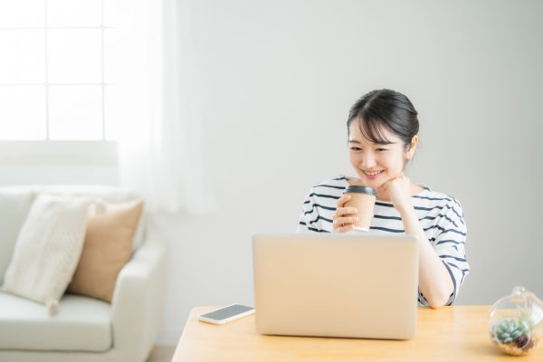 オンラインスクール女性